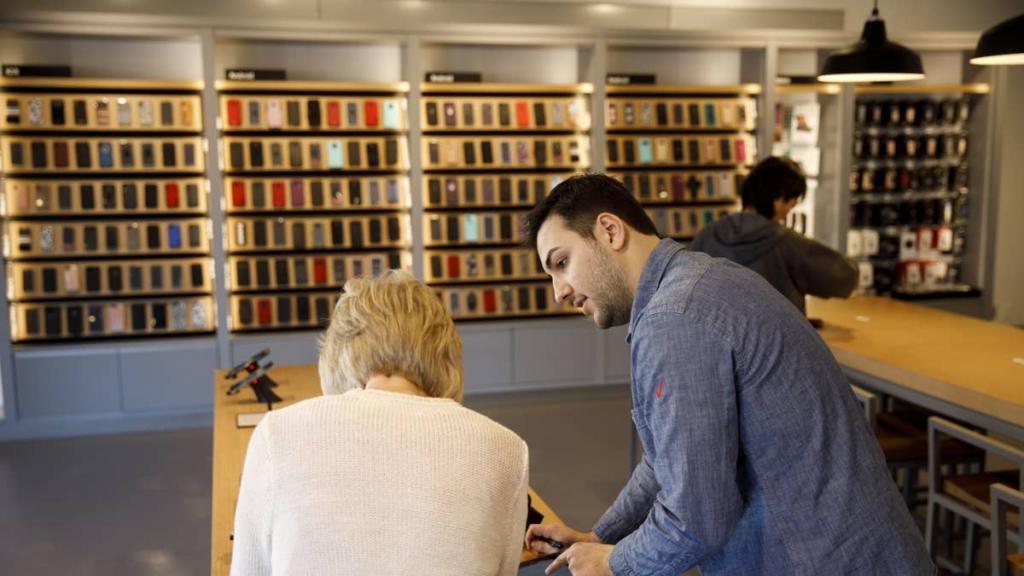Verizon makes cost-cutting move as customers continue to leave